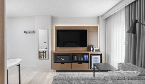 Room, 1 Queen Bed, Accessible (Shower)