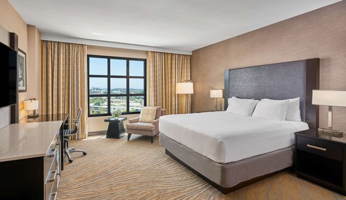Room, 1 King Bed, Corner