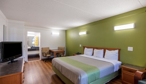 Standard Room, 1 King Bed, Smoking