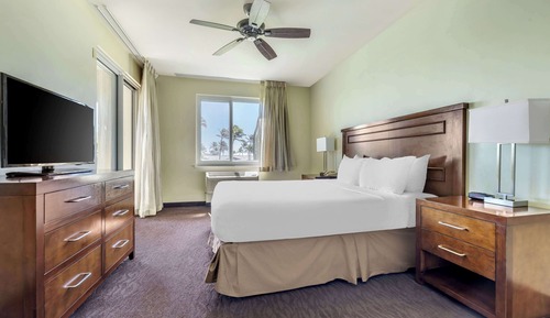 3 BEDROOM OCEANFRONT 1 KNG 2 TWNS 1 QN SUITE