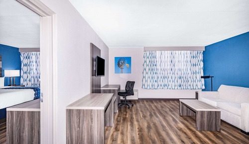Suite, 1 King Bed, Non Smoking