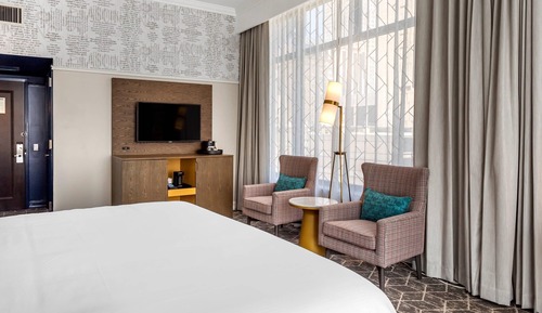 1 King Bed, Suite, Nonsmoking, Upgrade