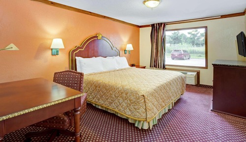 Room, 1 King Bed, Accessible, Non Smoking (Mobility/Hearing, Roll-In Shower)