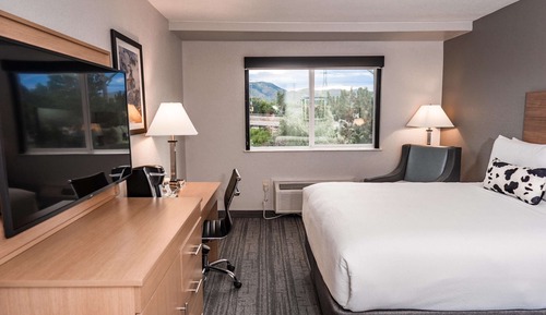 Standard Room, 1 King Bed, Non Smoking, Refrigerator