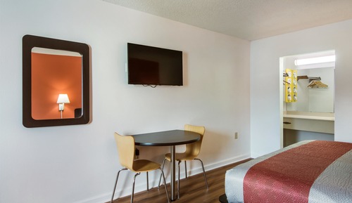 Standard Room, 1 King Bed, Accessible, Non Smoking