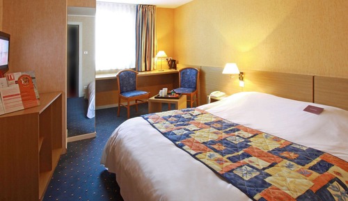 Standard Room, 1 Queen Bed
