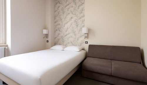 Room with 1 double bed and 1 sofa bed 1 person