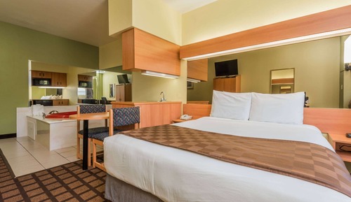 Suite, 1 Queen Bed, Accessible, Non Smoking, Jetted Tub