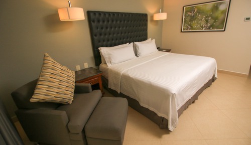 Standard Room, 1 King Bed