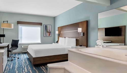 Standard Room, 1 King Bed, Non Smoking, Jetted Tub