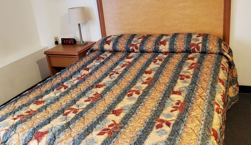 Suite, 1 Queen Bed, Smoking