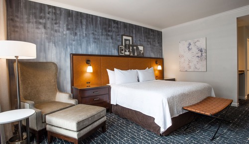 Suite, 1 King Bed, City View, Corner
