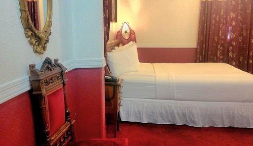 1 Queen Bed Special