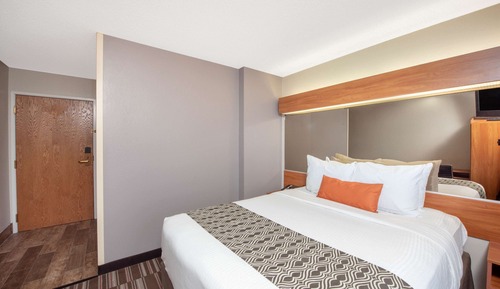 Standard Room, 1 Queen Bed