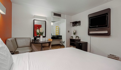 Standard Room, 1 Queen Bed, Non Smoking