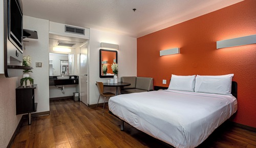 Premium Room, 1 Queen Bed, Non Smoking, Refrigerator