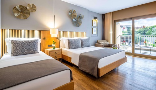 Deluxe Room with Jacuzzi on balcony