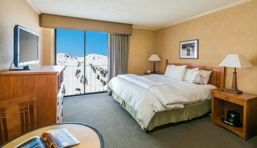 Room (Deluxe King Hotel Room - Sleeps 2)