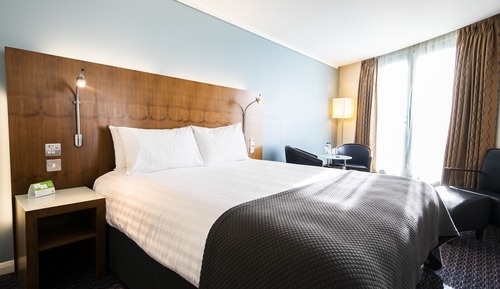 Standard Room, 1 Queen Bed (Lock View)