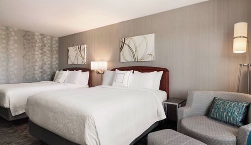 Room, 2 Queen Beds (Mobility Accessible, Tub)