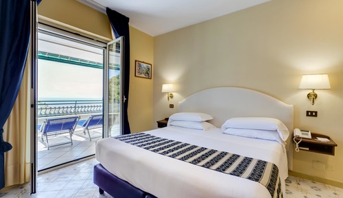 Junior Suite, 1 Queen Bed, Sea View
