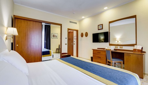 Classic Room, 1 Queen Bed, Balcony