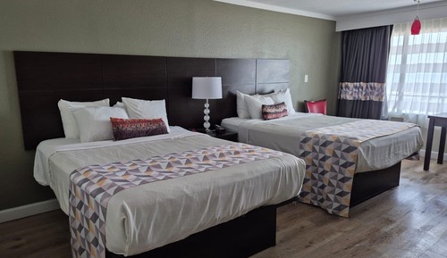 Comfort Single Room, 2 Queen Beds, Non Smoking, Beach View