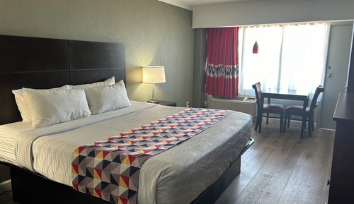 Comfort Room, 1 King Bed, Non Smoking, Beach View