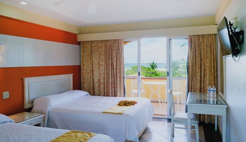 Ocean Front Accessible 2 Queen Terrace