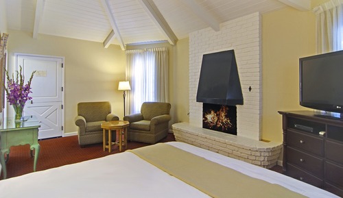Deluxe Suite, 1 Queen Bed, Kitchen (Pet Friendly)