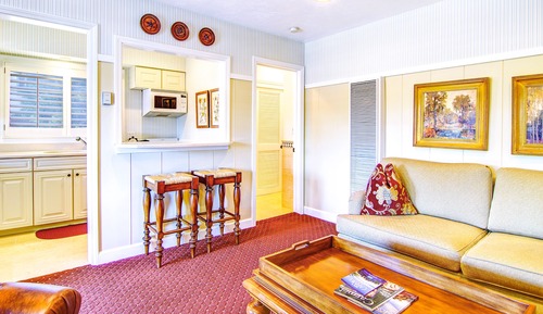 Deluxe Suite, 1 King Bed, Kitchen