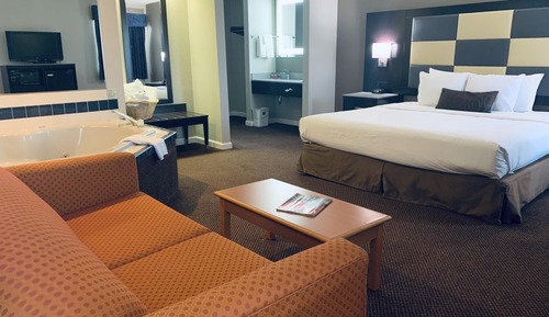 Suite, 1 King Bed, Non Smoking, Jetted Tub