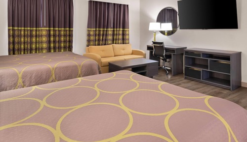 Suite, 2 Queen Beds, Refrigerator