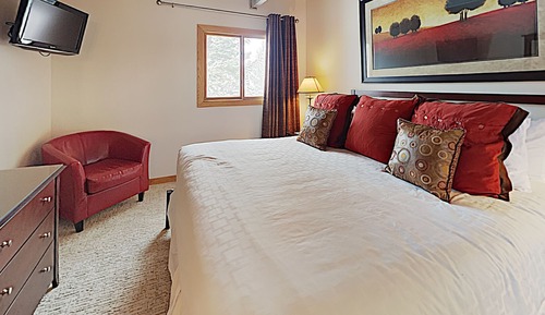 Deluxe One Bedroom ~ B1B