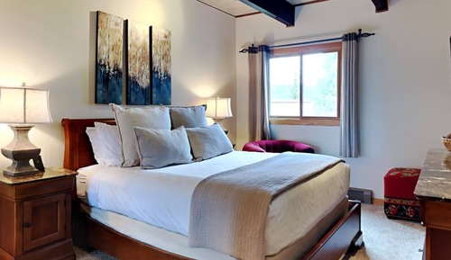 Deluxe One Bedroom ~ C2C