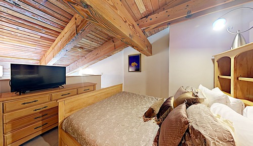 Standard Studio Loft ~ 305