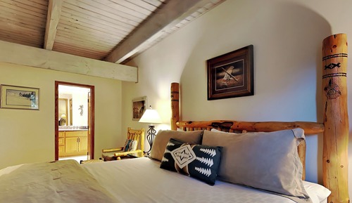 Deluxe Two Bedroom ~ A1A