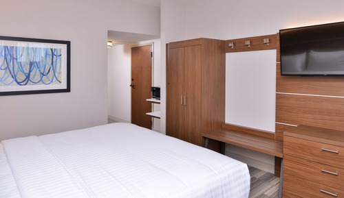 Suite, 1 King Bed, Accessible (Comm, Tub)