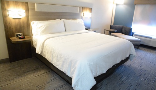 Standard Room, 1 King Bed, Accessible (Communications)