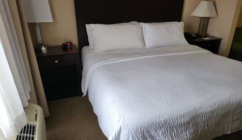 Standard Room, 1 King Bed, Accessible Bathtub (Communications)