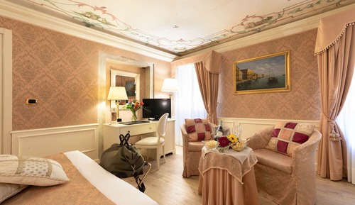 Deluxe Room, Canal View