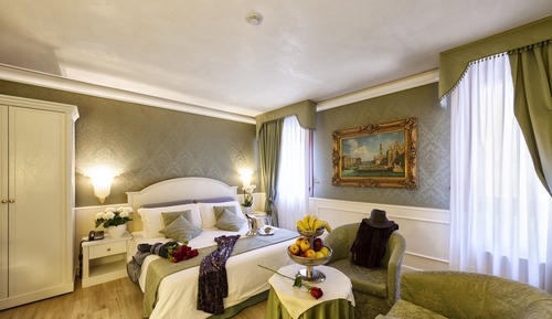 Junior Suite, Canal View