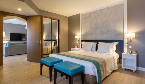 Suite, Partial Sea View