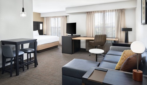 Studio, 1 King Bed with Sofa bed (Hearing Accessible)