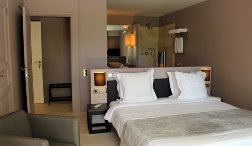 Room (Chambre Comtemporaine)