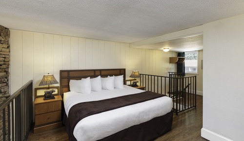 Signature Loft, 1 King Bed with Sofa bed, River View