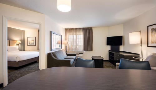 Suite, 1 Queen Bed, Accessible (Mobility Roll in Shower One Bedroom)