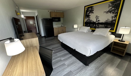 Suite, 1 King Bed, Non Smoking, Kitchenette