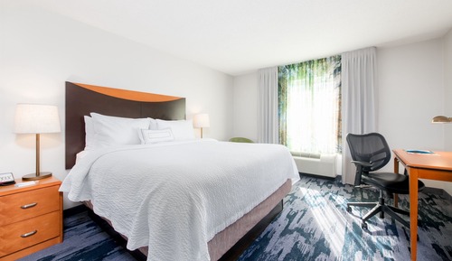 Room, 1 King Bed, Non Smoking (Mobility/Hearing Accessible, Tub)