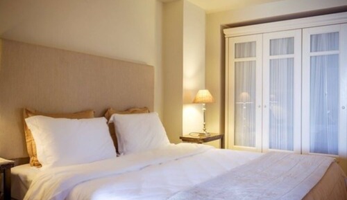 Suite (Charming)